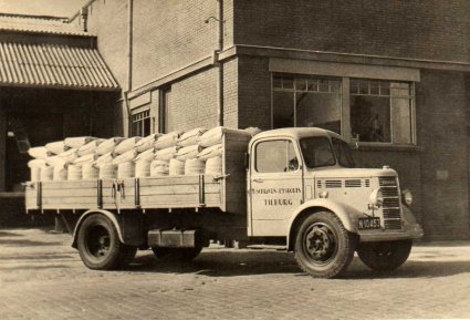 Bedford van de firma Schraven-Eijsbouts, 1947 (Collectie M. Leyten-Schraven)
