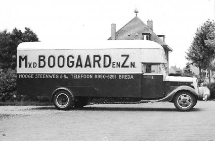 Ford V8 verhuiswagen, jaren '40 (Collectie T. v.d. Bogaard)
