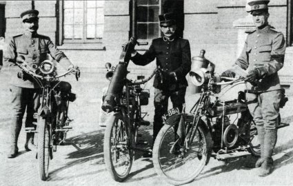 Eysink met mitrailleur en Douglas, 1913.
