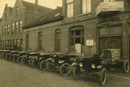 Nieuwe Ford-trucks in Tilburg, 1922 (collectie Regionaal Archief Tilburg)