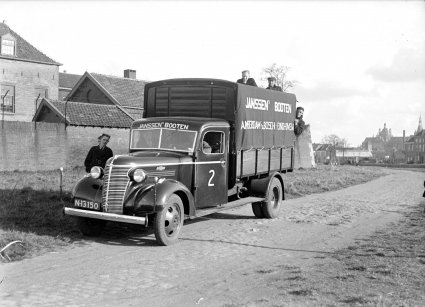 Chevrolet vrachtwagen, 1938 (Fotograaf: Fotopersbureau Het Zuiden. Bron: Erfgoed ’s-Hertogenbosch)