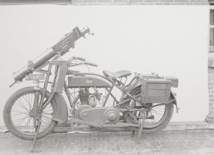 N-16955 Eysink met mitrailleur, 1936 (Foto: Fotopersbureau Het Zuiden; coll. Erfgoed ’s-Hertogenbosch)