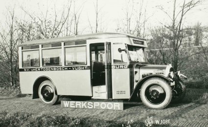 N-19351 Latil autobus 10, in 1927. Vanaf 1929 bus nr. 25 (collectie Erfgoed 's-Hertogenbosch)