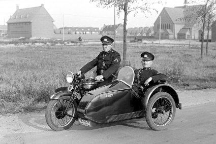 N-9894 Triumph (foto: Fotopersbureau Het Zuiden. Bron: Erfgoed 's-Hertogenbosch)