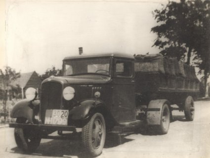Chevrolet truck met oplegger, 1935-1940.