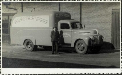 N-13351 Ford G8T, 1950 (collectie Regionaal Archief Tilburg)