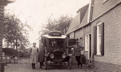 De Ford van de Wed. J.G. den Dekker, Veen 1928 (originele foto: Collectie G. den Dekker)