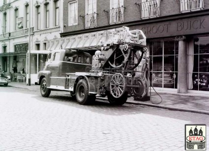 Bedford aan de Spoorlaan, 1951 (collectie ETAG)