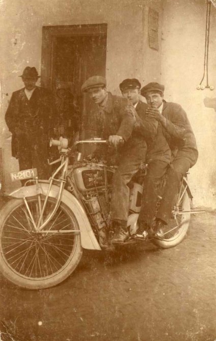 N-2101 Excelsior motorfiets, c. 1918 (Collectie Regionaal Archief Tilburg)