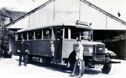 Minerva autobus, 1930 (Foto: A. v. Vught. Bron: collectie F. Martens)