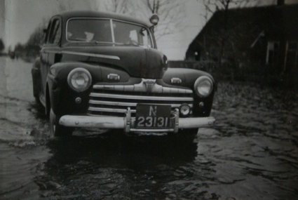 Ford taxi, 1946 (bron: De geschiedenis...)