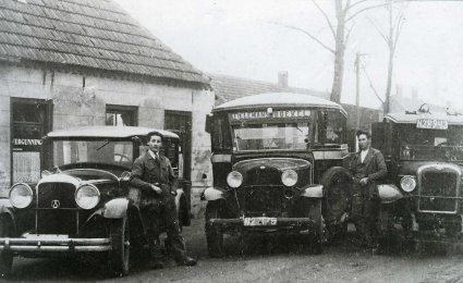 Bus en taxi's van Tielemans, jaren '30 (Collectie HKK St. Achten op Boeckel)