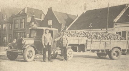 Ford AA vrachtwagen met oplegger, 1935. 