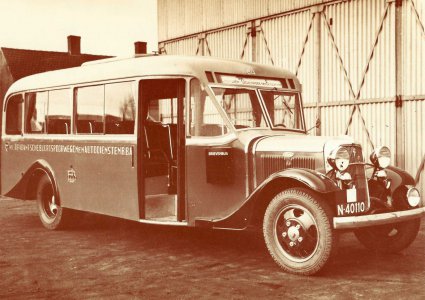 Ford V-8 bus van de BBA (originele foto: Collectie P. Janssens)