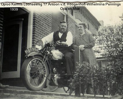 A. van den Hoogenhoff en Wilhelmina Pennings met een Royal Enfield, 1939 (bron foto: Collectie W. Vloet)