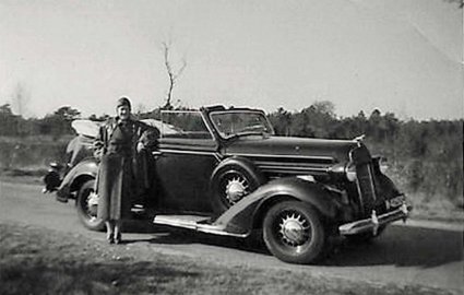 Dodge 1935, foto 1938 (collectie familie De Beer)
