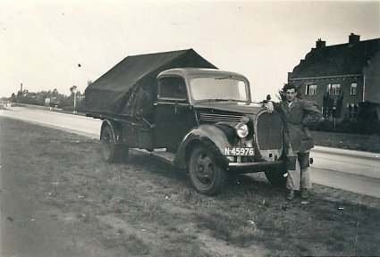 Wim Stevens met zijn vrachtwagen (foto: Collectie S. Kuiper-Stevens)