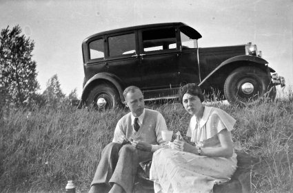 Mijn ouders met de Citroën, 1934 (Collectie A. v.d. Vaart)