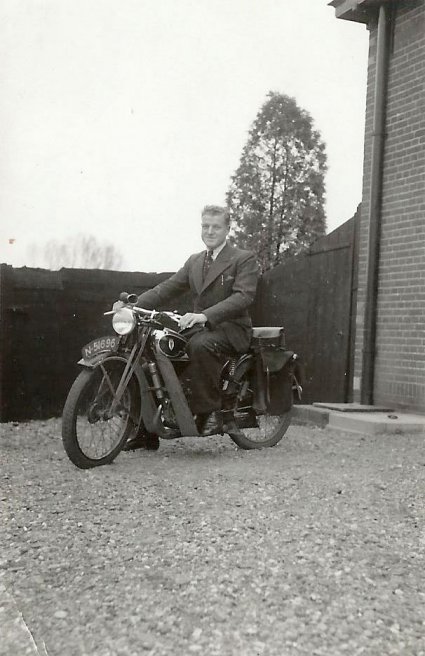 DKW, 1940 (familiealbum J. Wagenaar)