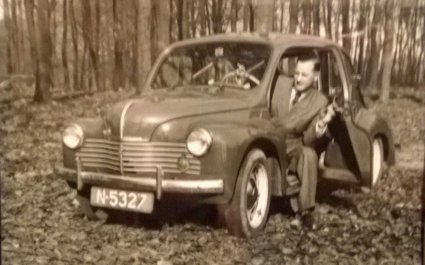Pieter v.d. Plas met zijn Renault (collectie Y. v.d. Plas)