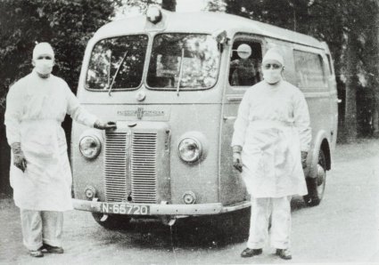Chenard-Walcker ambulance, 1951 (coll. Regionaal Archief Tilburg)