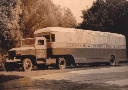 GMC truck met oplegger, 1950.