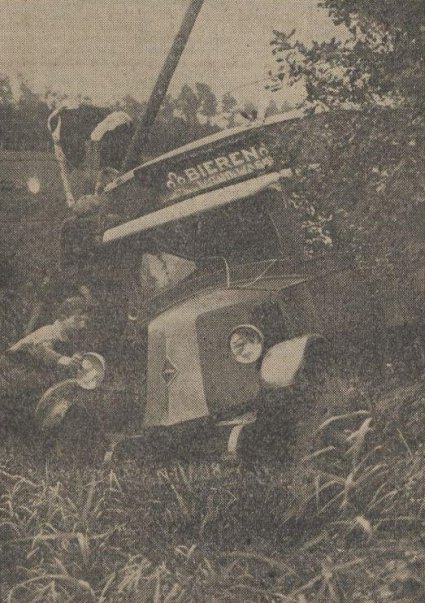N-11698 Renault (bron: Nieuwsblad van het Noorden)
