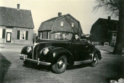 Ford 1938 cabriolet (collectie Hkk De Elf Rotten)