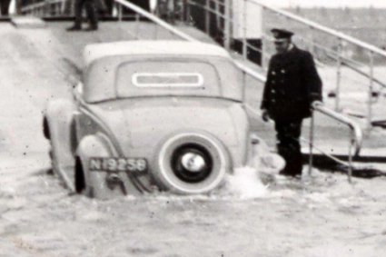 [aanvulling: Ford V8 convertible coupé ; zie reactie hieronder. Redactie]Detail van foto 1