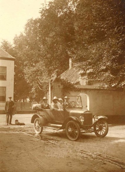 T-Ford Touring (Foto: M. Kolfschoten-Verheyen. Bron: Regionaal Archief Tilburg)