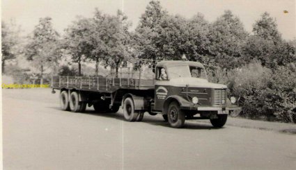 N-57672 Kromhout truck met oplegger (collectie Oudetrucksenmeer))