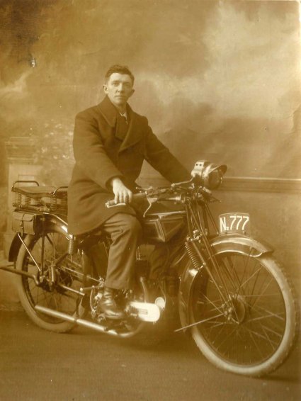 Saroléa motorfiets (collectie G. van der Hammen)