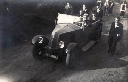 Renault (bron: Stichting “Het Uden-archief van Bressers”)