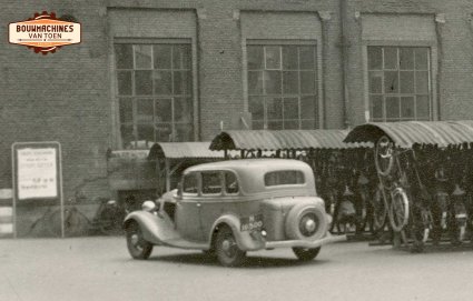 [aanvulling: Ford V8 ; zie reactie hieronder. Redactie]Bron: Stichting Bouwmachines van Toen