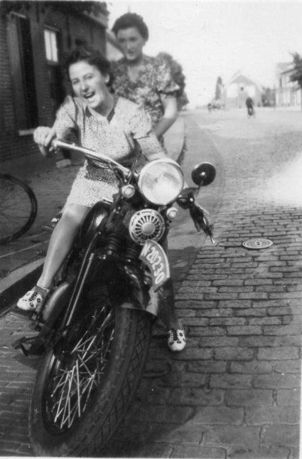 Harley-Davidson (coll. A. van Hoorn)