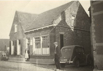 Ford Prefect (Herkomst foto: familie Vissers. Bron: collectie Erfgoedvereniging Heerlijkheid Hooge- en Lage Zwaluwe)