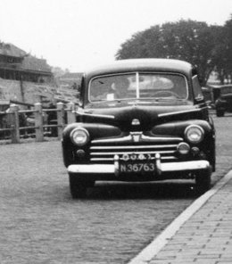 Ford V-8 in Den Helder (collectie W. Koch)