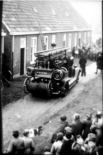 Ford V8 (bron: Oud Dongen in beeld : Deel III, blz. 68)