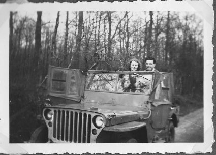 Willys jeep (bron: collectie Heemkundekring De Honderd Hoeven)