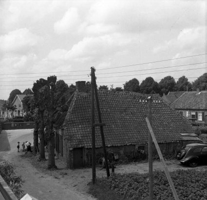 Peugeot 402 (Foto: Martien Hermsen (© familie Hermsen). Bron: BHIC)
