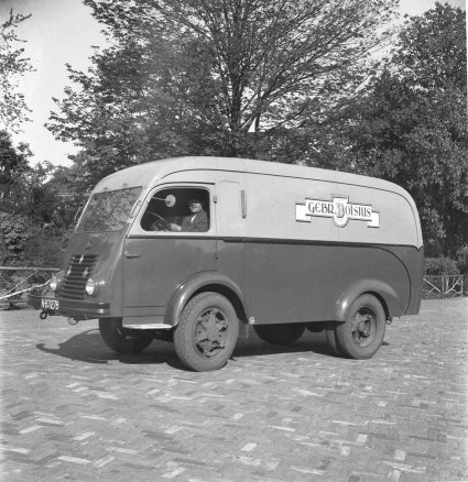 Renault (foto: A.L. Scheepens, Uden. Bron: Stichting Het Uden-archief van Bressers)