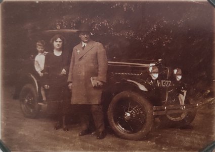 Foto 4: Auto met kenteken N-11377 (bron: collectie Heemkundekring De Vierschaer, Wouw, nr. 4sFO0010233)