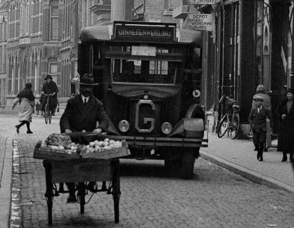 N-14215 in de Ridderstraat (Detail van foto: Jan de Jong, collectie Stadsarchief Breda)