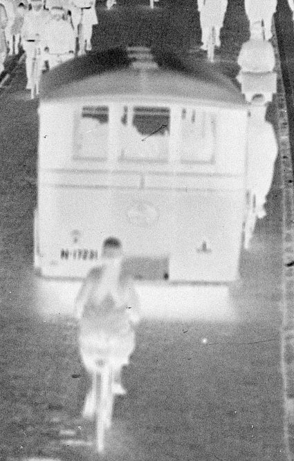 Brockway bus (detail - negatief - van foto 1)