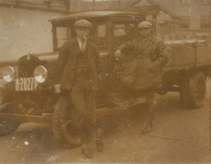 Chevrolet (Bron: collectie Heemkundekring Carel de Roy, Alphen)