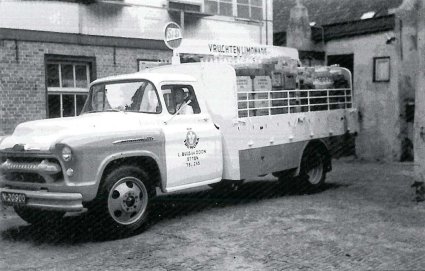 Chevrolet (Bron: Jos Martens en René Konings, Van gelagkamer tot grand café, blz. 114)