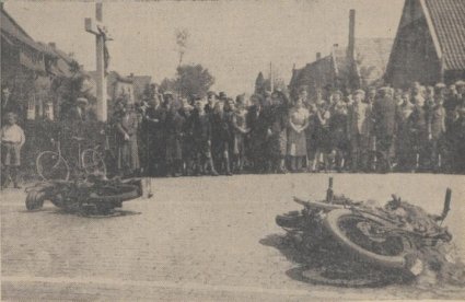 De wrakken van de motorfietsen. Bron: Dagblad van Noord-Brabant, 8 mei 1939)