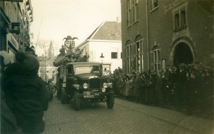Carnavalsoptocht 1934 (Bron: archief Stichting Vastenavend)