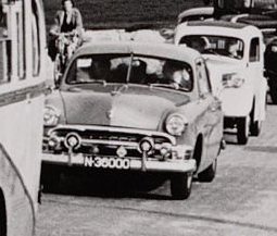 Ford 1951. Bron: Beeldbank Stadsarchief Amsterdam, nr. 010009011476 (detail).