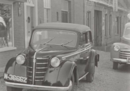 Opel (Bron: Familiefilm Manders, BHIC filmnr. Manders-15 (via BrabantinBeelden) op 9:11)